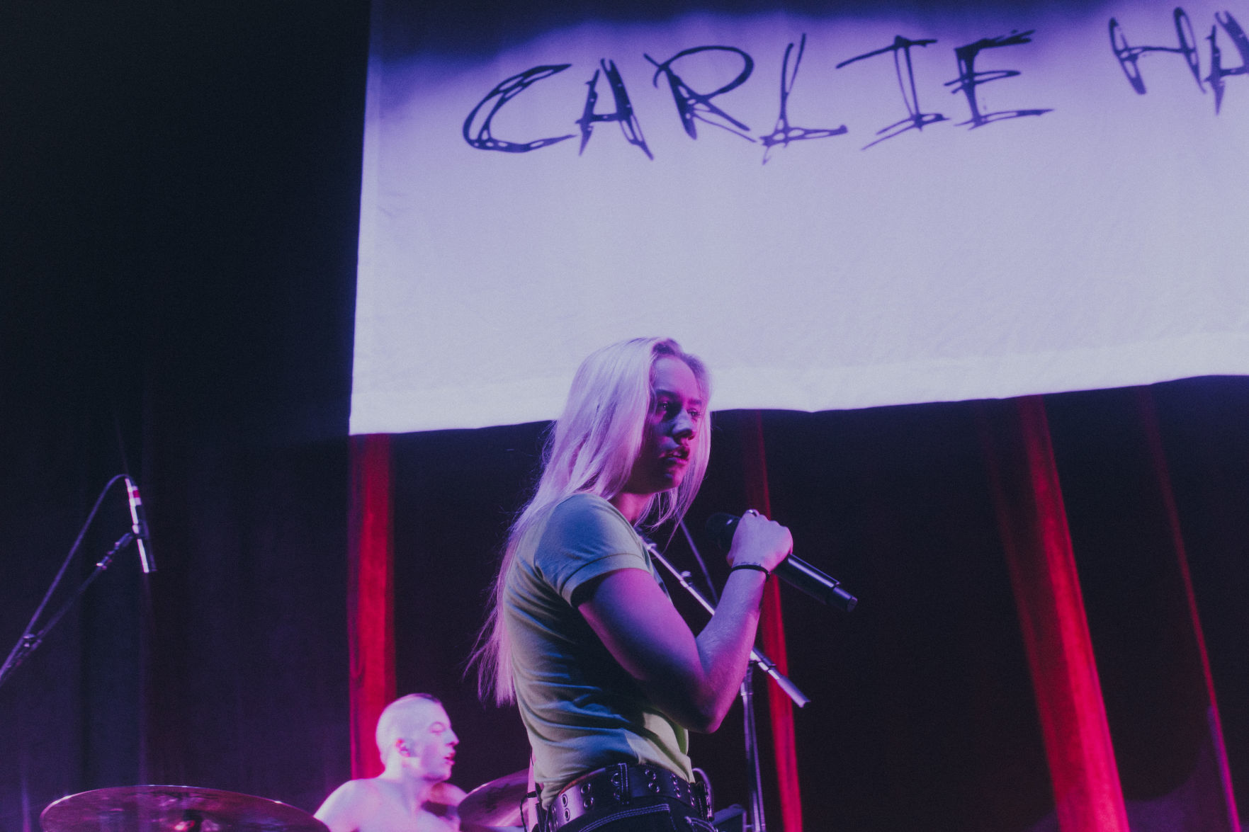 Carlie Hanson on tour
